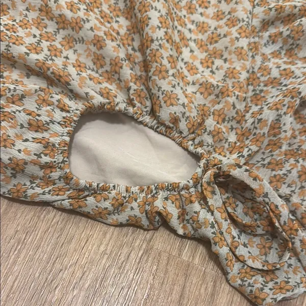 Illa Illa Small Tan & Orange Ditsy Floral Print Chiffon Tank Top Cutouts Strappy - Image 4