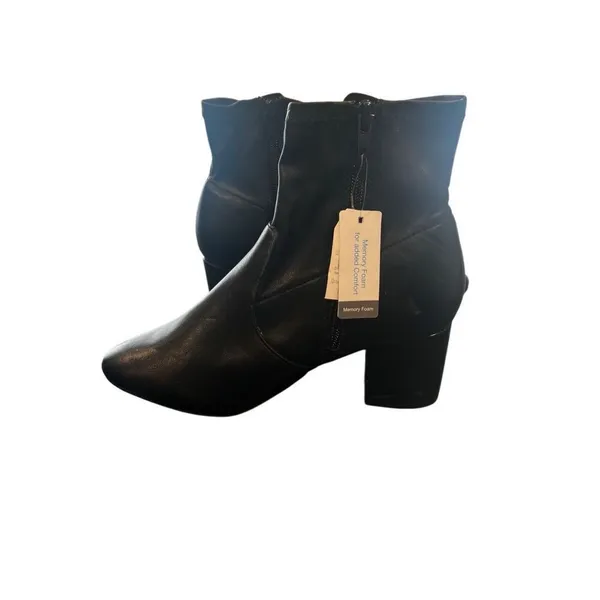 TIME and TRU black ankle Boots Size 6 - Image 2