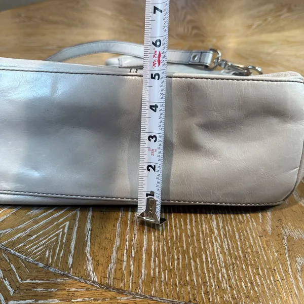 Hobo Sheila Leather Satchel Bag Light Gray Circular Handle Crossbody - Image 7