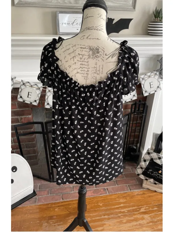 CeCe - Size Large - black w/ivory floral - Image 4
