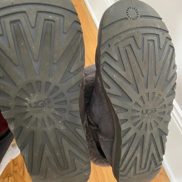 Grey tall Ugg’s - Image 4