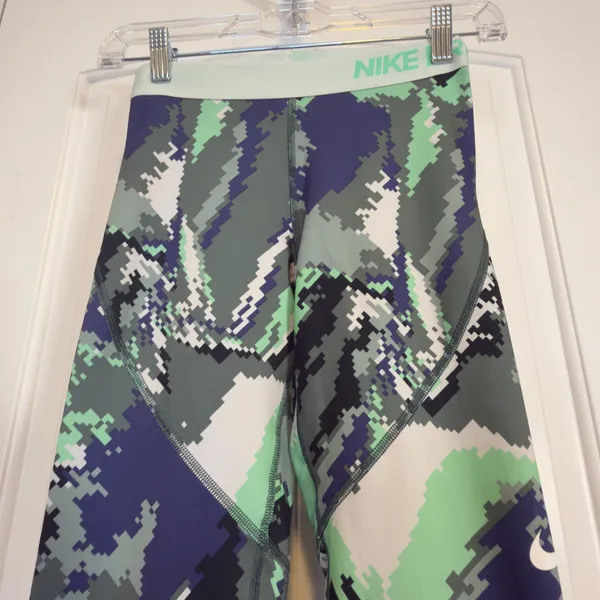 Nike Pro Hyperwarm Leggings Womens Size XS Green Blue‎ Pixel Digital Camo Gym - Image 4