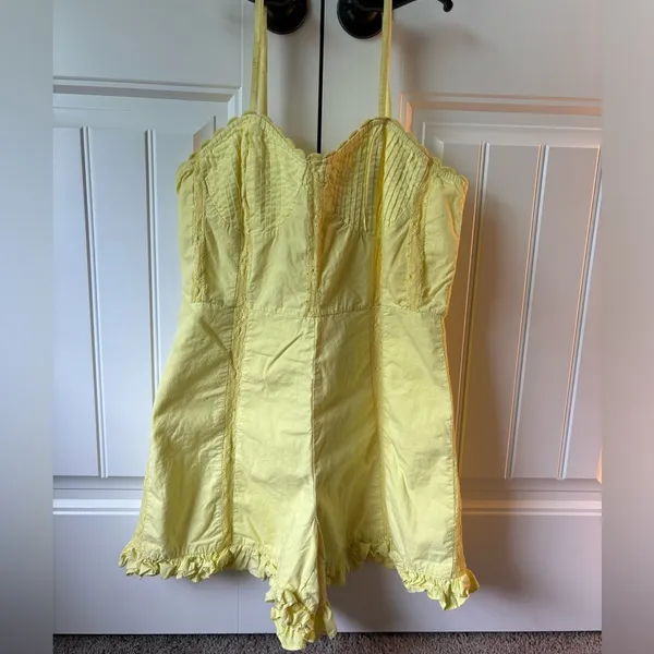 Urban Outfitters Yellow Romper Size M - Image 7