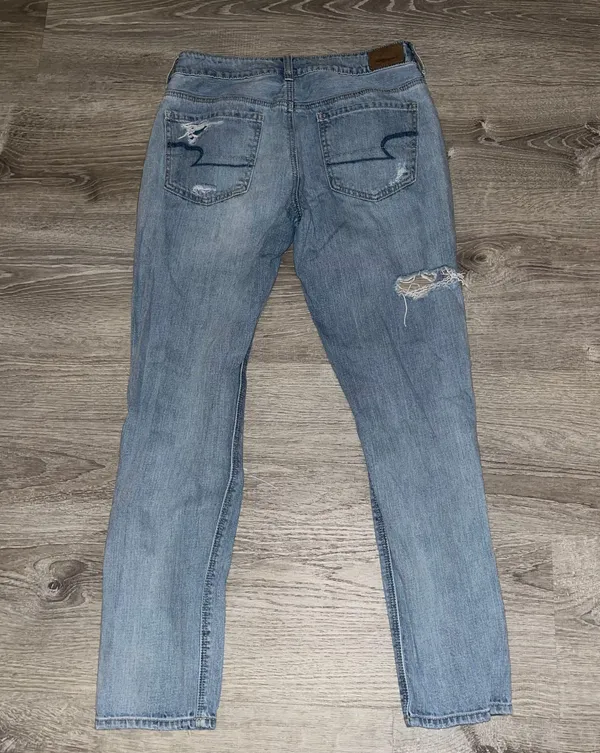 American Eagle High Rise Distressed Tom girl Jeans Size 4 - Image 3