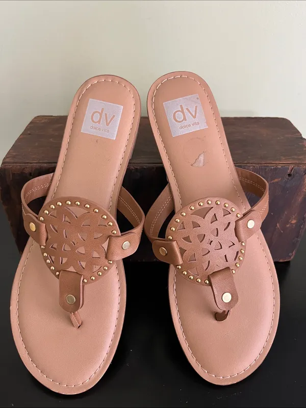 Dolce Vita Grimm Cognac Leather Thong Sandals with Decorative Medallion - Image 9
