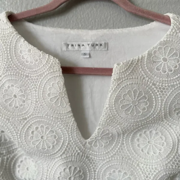 Trina Turk White Lace Shift Dress Size S Bridal Shower Garden Party Summer Chic - Image 4