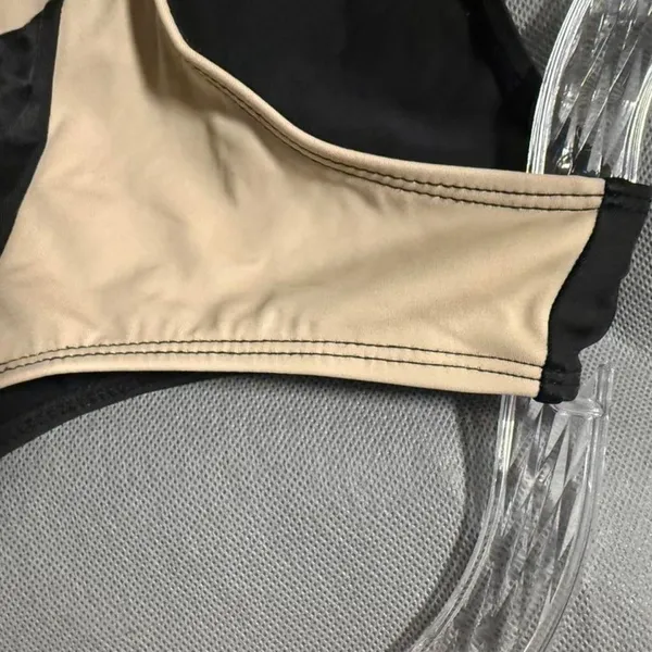 Colorblock Black and Beige high neck sports bra - Image 5