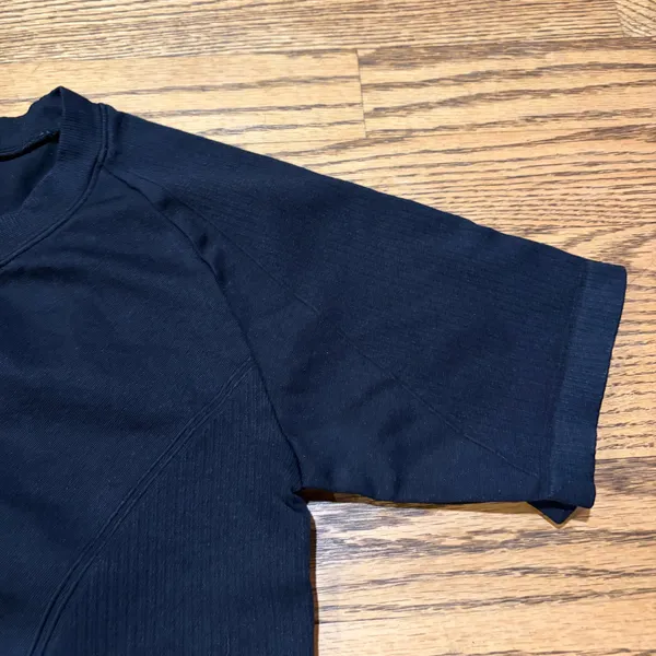 Alala Barre Seamless Cropped Tee Black - Image 4