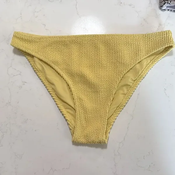 H&M Stylish Bikini Set in White, Yellow, and Snake Print. Size Medium/Small. - Image 8
