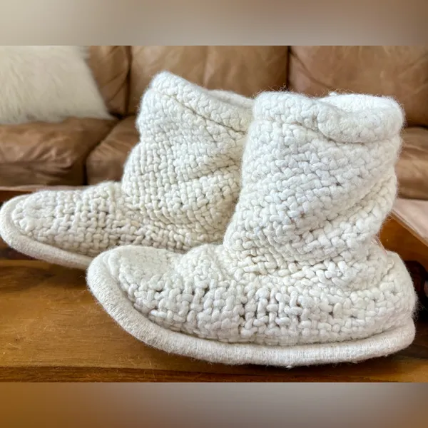 WIWAK Nonslip Slippers Size 7 - Image 3