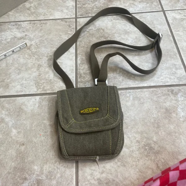 Keen Olive Green Canvas Crossbody Bag Oliver Bonas Colorblock Card Holder purse - Image 5