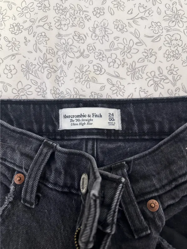 Abercrombie High-Rise Jeans - Image 2