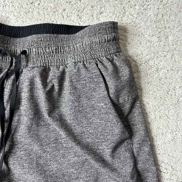 Women's Lululemon Size 6 Spring Break Away Shorts‎ Grey Running Athletic - Image 2