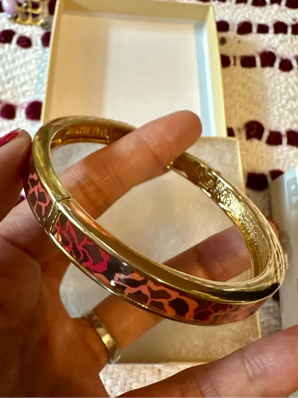 Sequin Gold-Tone Red pink brown Havana Patterned Bangle Bracelet NIB - Image 6