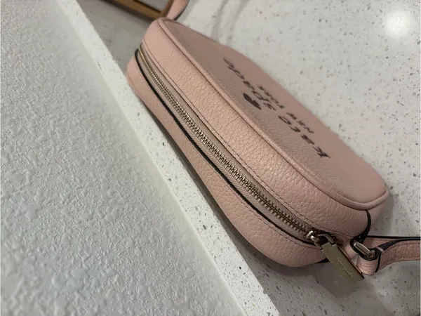 Kate Spade Purse Glitter Pink Leather Camera Bag Crossbody Pebbled Leather EUC - Image 4