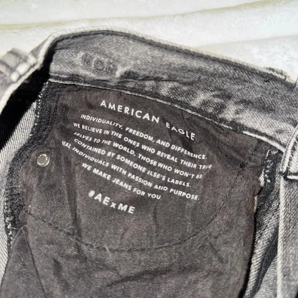 American Eagle Outfitters black & gray distressed jeans. Size 0 short - Image 5