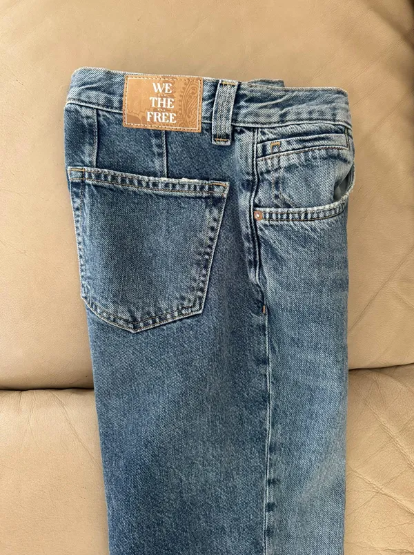 Free People NWOT Curvy Siren Low Rise Straight Jeans in Vixen - Image 10