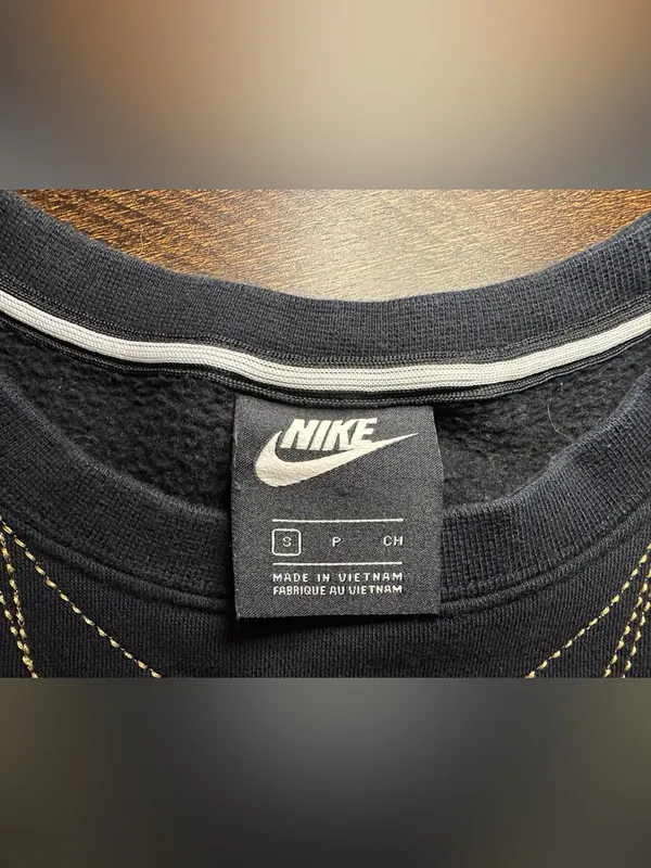 Nike Sweatshirt Womens Small Black Embroidered Gold Chain Necklace Crew Neck - Image 3