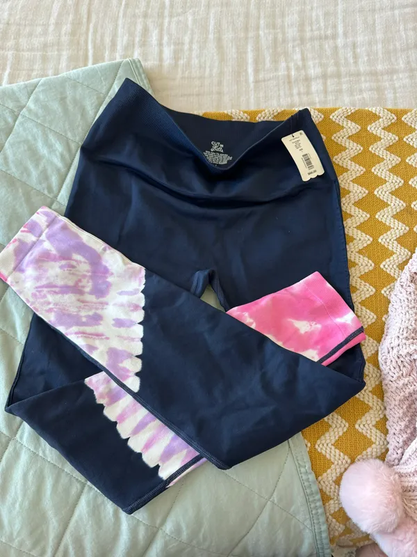 Boutique Navy Leggings With Patterned Bottoms - Image 5