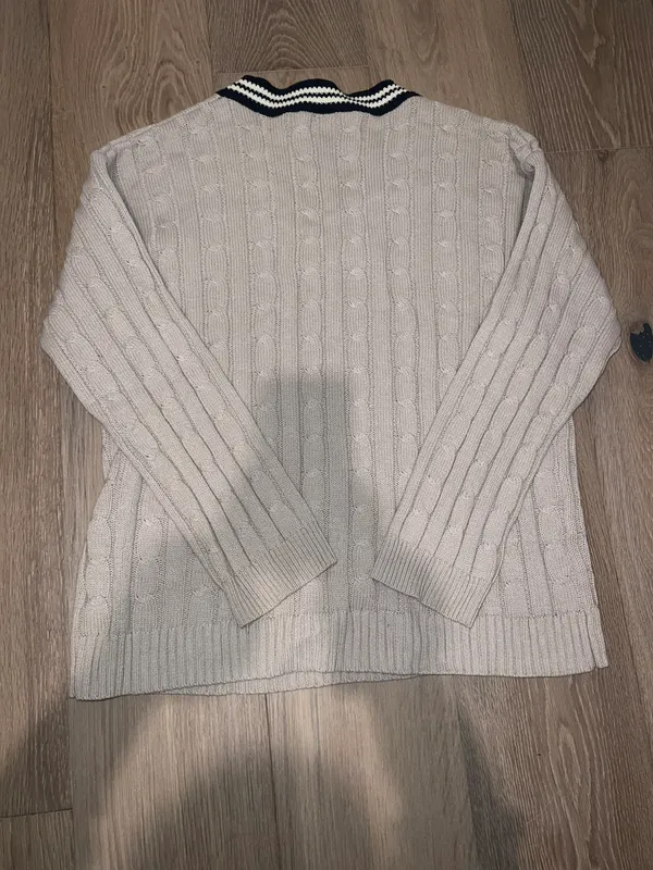 brand new urban outfitter medium v neck sweater - Image 2
