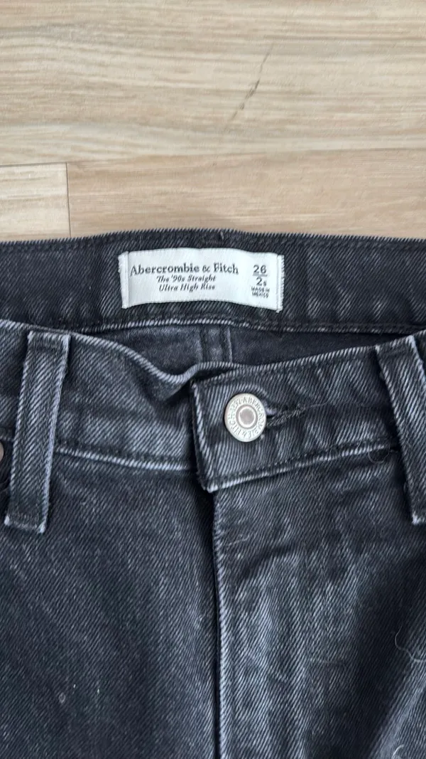 Abercrombie Jeans - Image 2