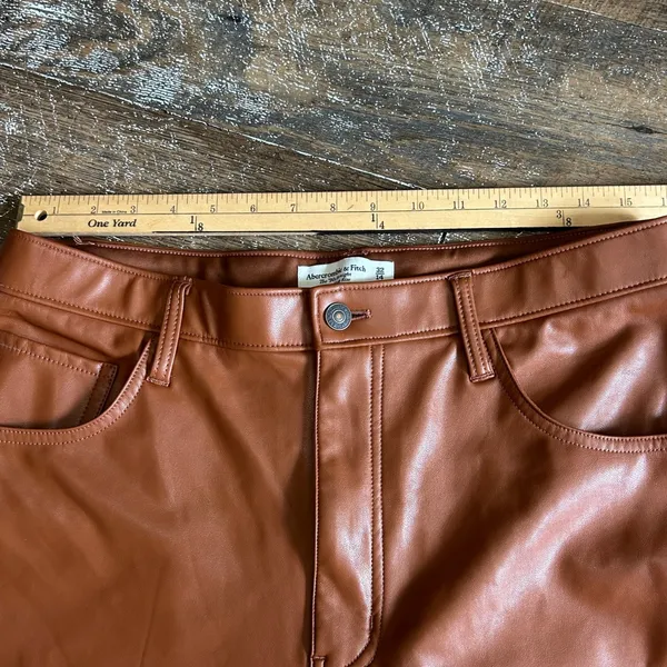 Abercrombie & Fitch 90s Straight Vegan Leather Curve Love Pants Brown Sz 32 14 - Image 3