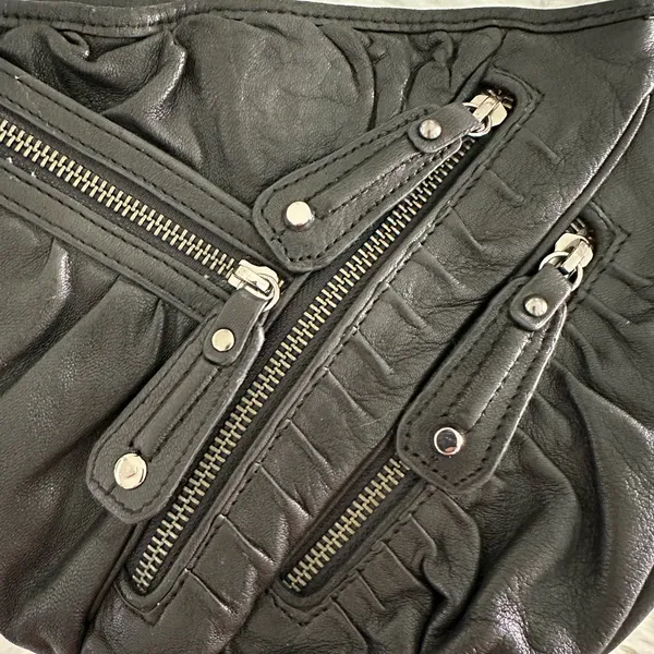 Junior Drake Black Leather Zipper‎ Shoulder Bag - Image 2