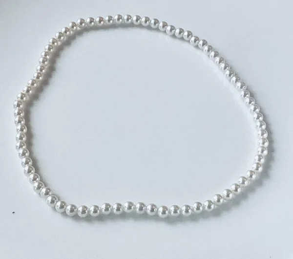 16” Stretch Pearls Necklace White - Image 2