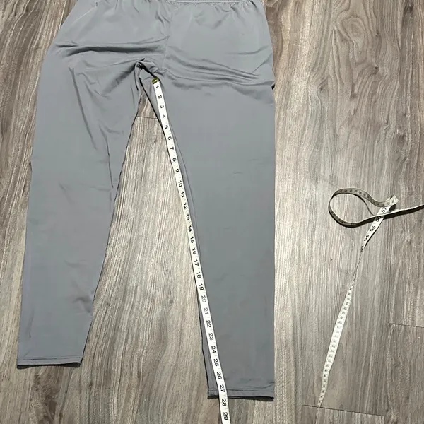 Elegant Women's Light Gray Pajama Set Size XL - Image 9