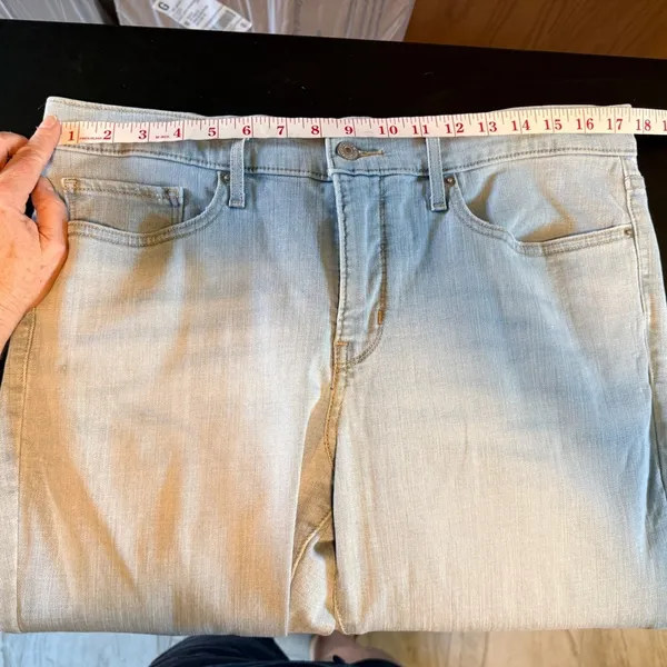 Levi's 315 Shaping Bootcut‎ Women's Jeans Light Wash Size 33 - Image 6