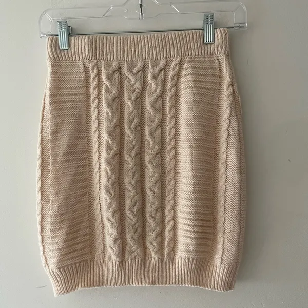 Lulu’s Cable Knit‎ Sweater Skirt- Stretchy Waist Size XS - Image 4