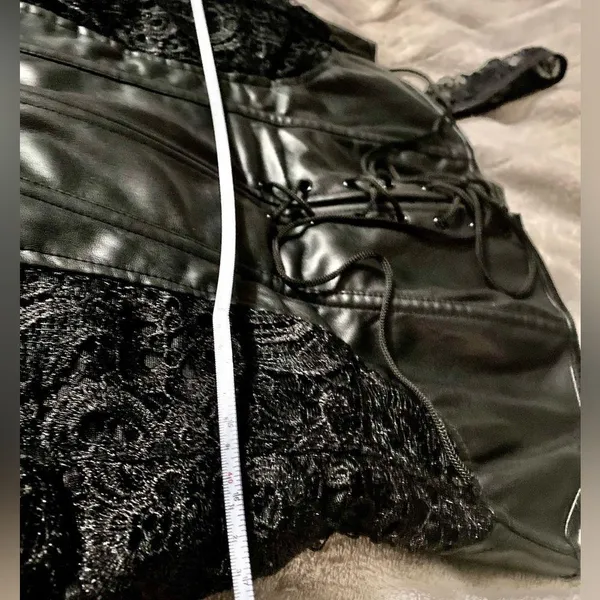NWOT Faux Leather Black Corset w/ Lace at the Bottom & Shoulder Straps Size:2XL - Image 13