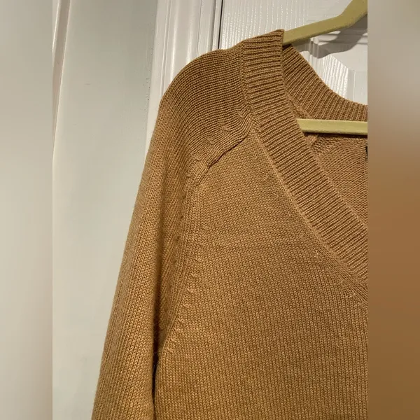 NWT Banana Republic Size S Tan Camel V Neck Long Sleeve Soft Pullover Sweater - Image 5