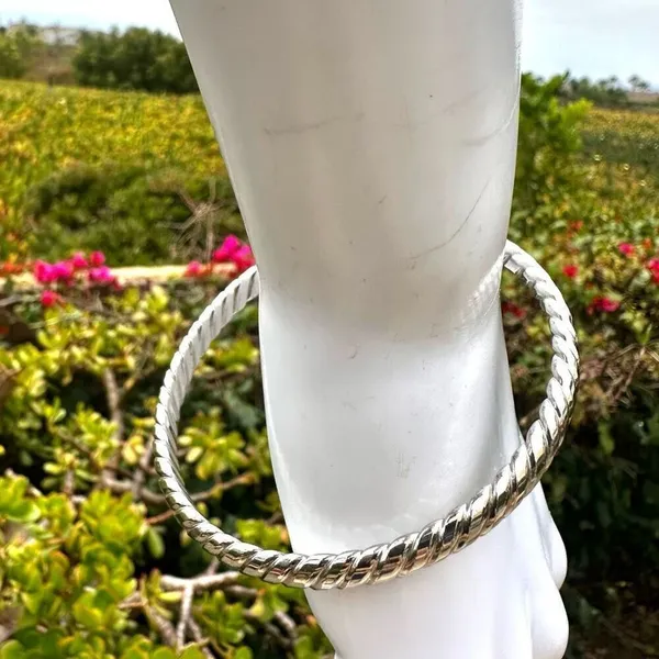 Silver tone twisted bangle bracelet - Image 6