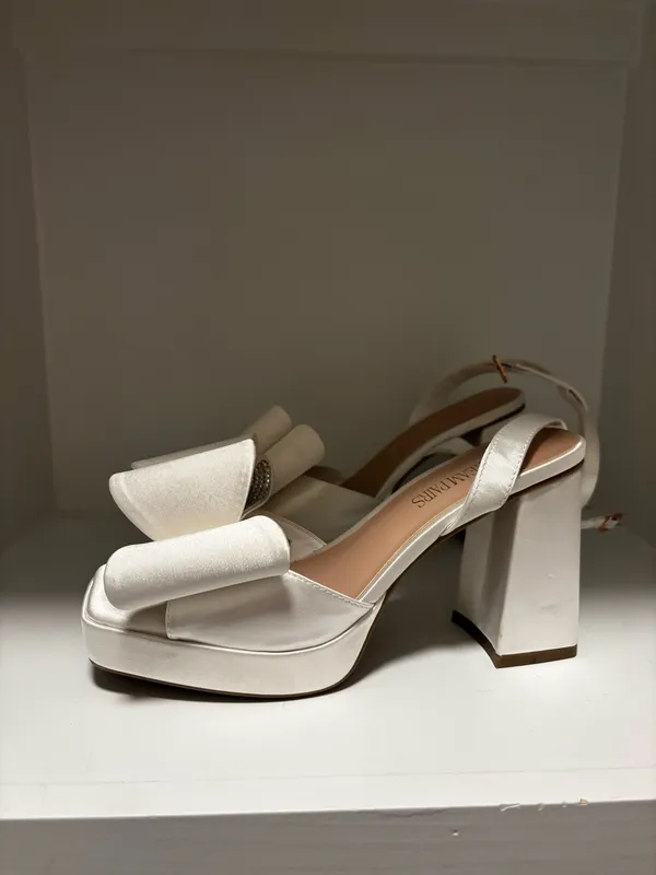 Dream Paris white bow heels - Image 3