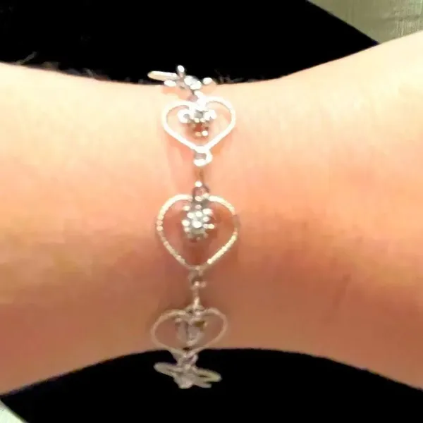 7-inch Silver-Tone Simple Elegant Heart Clasped Timeless Chain Bracelet - Image 5