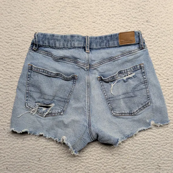 American Eagle Curvy Relaxed Short Light Wash Distressed Denim‎ Size 6 Strigid - Image 2