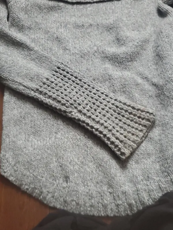 Abercrombie & Fitch Light Gray Off-Shoulder Foldover Collar Sweater Size Small - Image 4