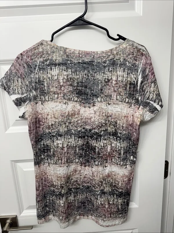 Maurices Short Sleeve V-Neck Tee in Gray, Cream & Mauve Tones - Image 3