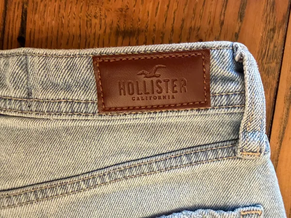 Hollister High Rise Mom 3" Denim Shorts, Size 24 - Image 5