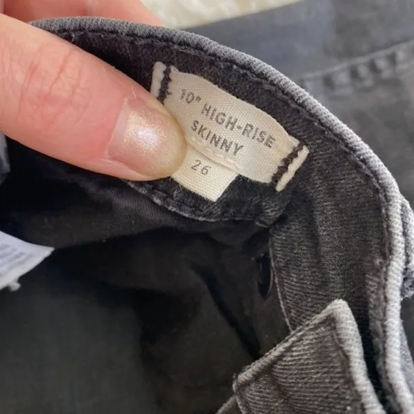 Gray High Rise Skinny Jeans Frayed Hem Size 26 - Image 4