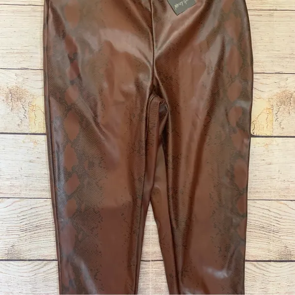 Nasty Gal faux leather snake print size 4 leggings NWT Pull On Pants - Image 6