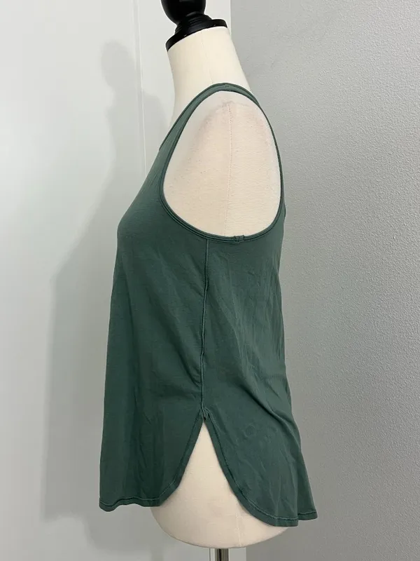 Lululemon Medium Green Open-Back Activewear Tank Top - Image 3