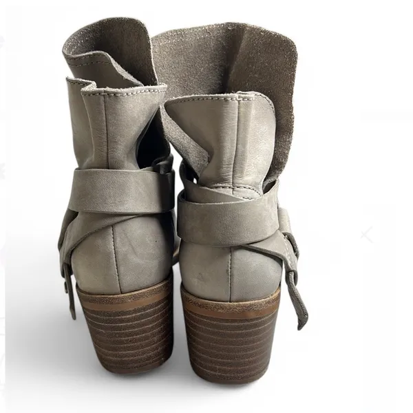 UGG Australia Elora Sahara Genuine Smooth Leather Stacked Heel Ankle Boot Size 5 - Image 5