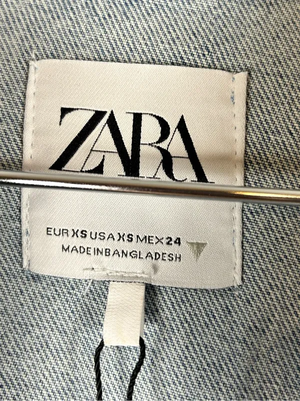Zara Light Blue Cropped Denim Jacket With Flower Snaps - Image 4