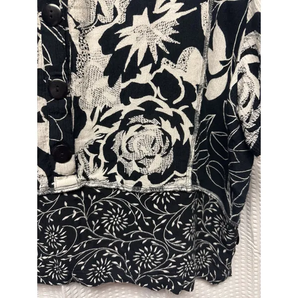Women Draper and Damons PXL Rayon Black Off White‎ Floral Button Pullover Blouse - Image 4
