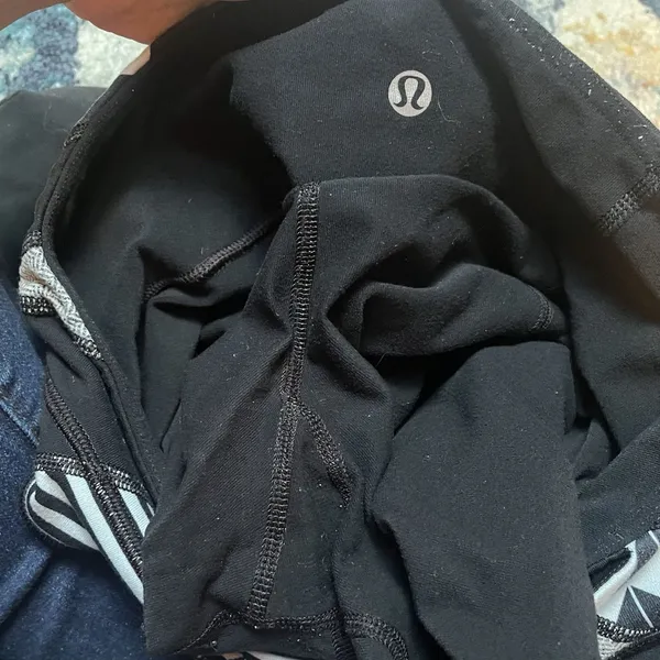 Lululemon Flare Size 6 Black Leggings With Black And White Waist Reversible - Image 11