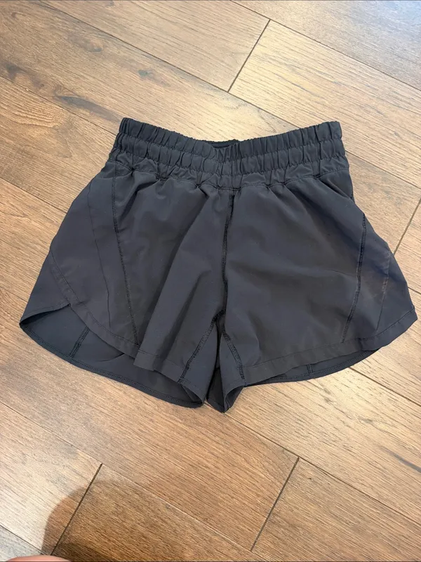 Lululemon Tracker Black Athletic Shorts Size 4 - C3-233 - Image 2