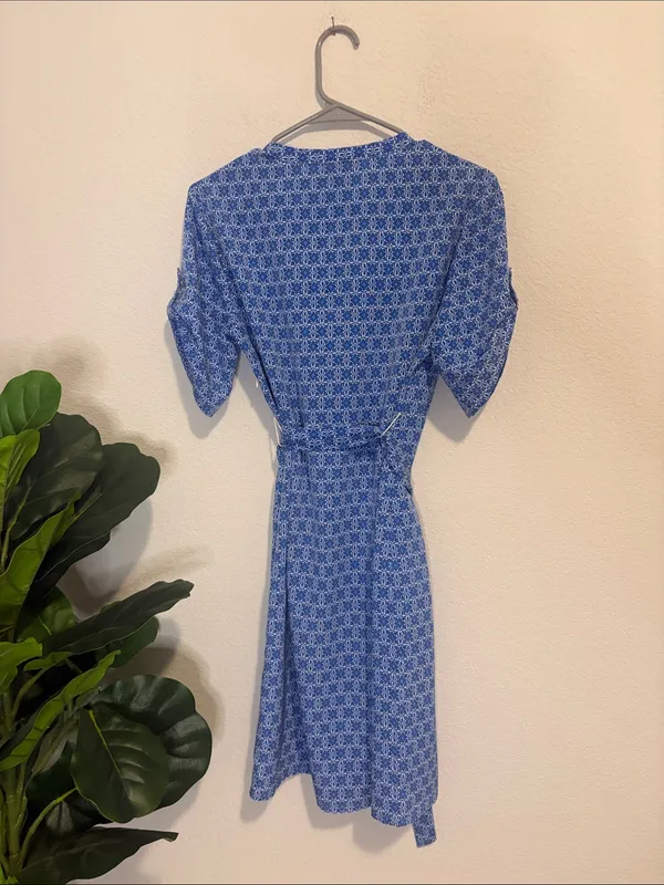 The limited size 4 blue and white belted dresse - Image 5