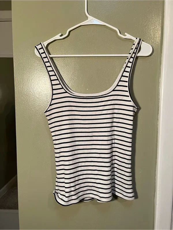 Eri + Ali Women’s Size Medium Janesse Ribbed Top Striped White Black Scoop Neck - Image 7